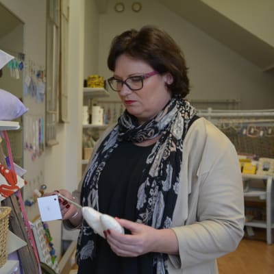Samkommunsdirektör Sofia Ulfstedt på Butikken i Åbo.