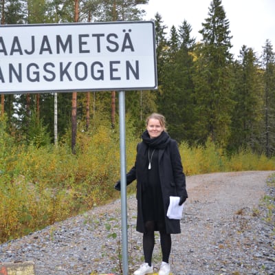 Generalplanläggare Annika Birell vid Långskogens industriområde i Vasa.