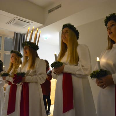 Åbos lucia 2018 Linnéa Gyllenberg med följe.
