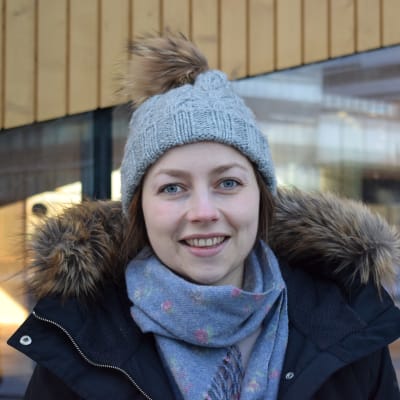 Jennifer Sandström utanför Ode i Helsingfors.