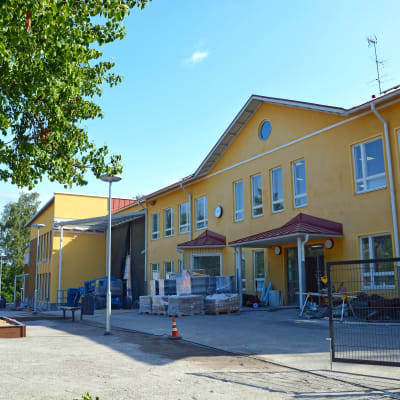 Skolbyggnad.