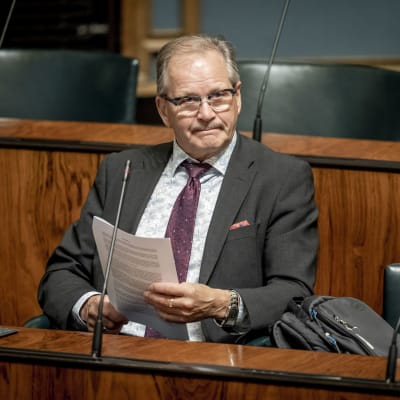 Kansanedustaja Raimo Piirainen täysistunnossa 11.9.2019