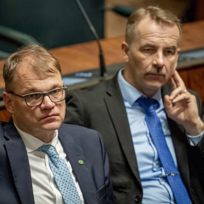 Juha Sipilä ja Arto Pirttilahti eduskunnassa 12.9.2019