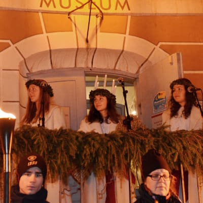 Östnylands lucia 2019 på Rådhustrappan i Borgå