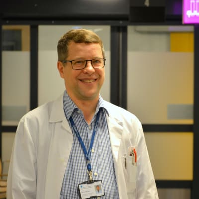 Infektionsöverläkare Juha Salonen vid Vasa centralsjukhus.