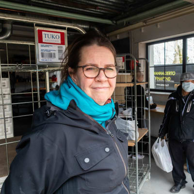 Päivi Valkoniemi vid matutdelningen.