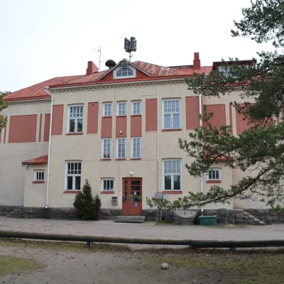 Hangöby skola.
