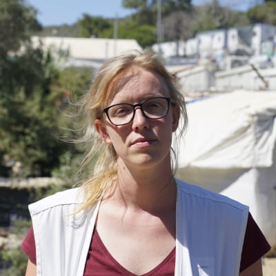 Caroline Willeman är fältkommunikatör på grekiska ön Lesbos för Läkare Utan Gränser