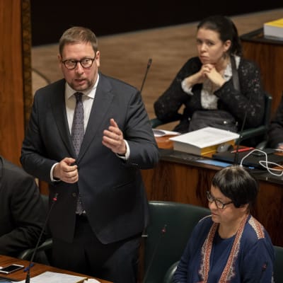 Paavo Arhinmäki i riksdagen 24.10.2019.