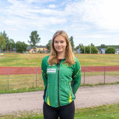 Porträttbild på Malin Karell.