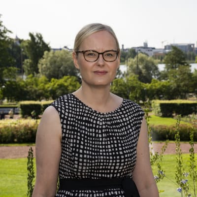 Henkilökuvassa Hannele Korhonen, tutkimusprofessori Ilmatieteen laitokselta. 