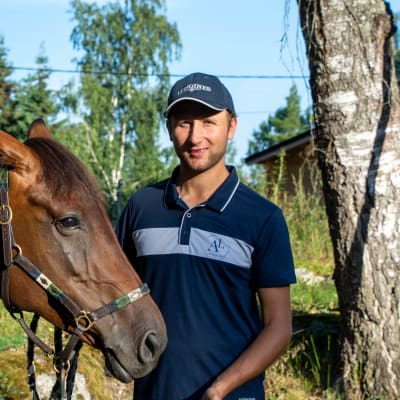 Ryttaren Axel Lindberg med hästen Lady i Söderkulla, Sibbo.
