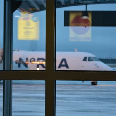 Flygbolaget Norra sköter inrikestrafiken från Karleby-Jakobstad flygplats