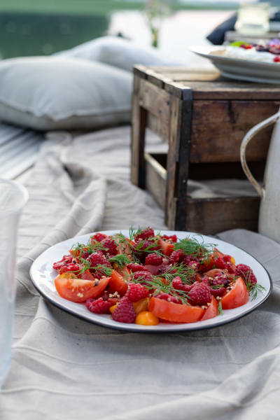 Tomater och hallon med rostat bovete