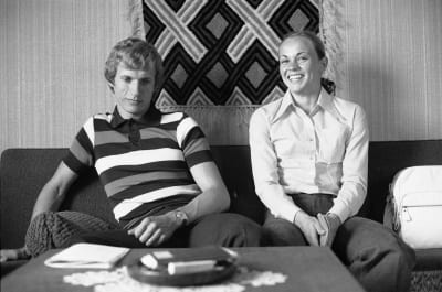 Pauli och Mona-Lisa Pursiainen sitter hemma 1973.