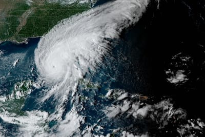 En storm drar in över Florida.