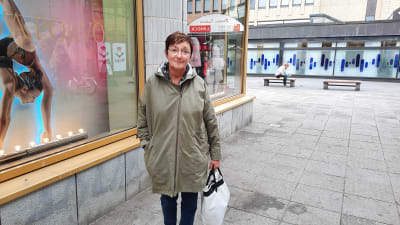Heli Östman fotograferad i Borgå centrum.