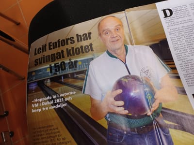 Ett uppslag ur veckotidningen Kuriren: Leif Enfors har svingat klotet i 50 år
