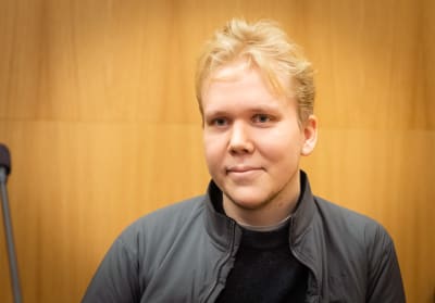 Aleksanteri Kivimäki i Västra Nylands tingsrätt.