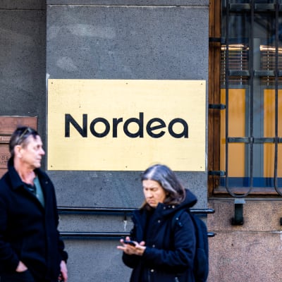 Nordea logo pankin seinässä.