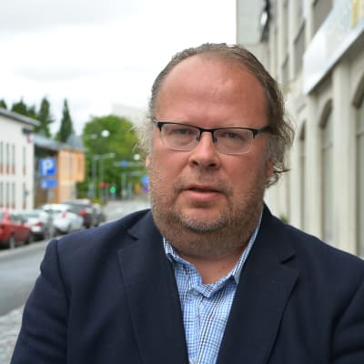 Mäklare Lars-Johan Backman.