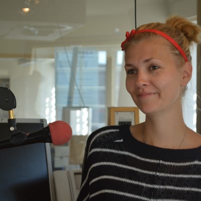 Mikaela Wikström arbetar för Svenska Yle på Radio Vega Östnyland