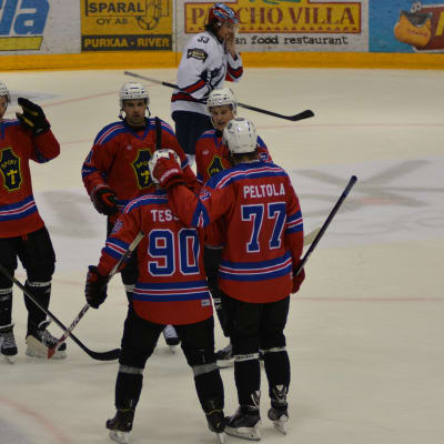 Sport firar powerplaymål av Kelsey Tessier.