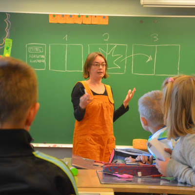 Maija Hurme besöker Billnäs skola under Bokkalaset 2014.
