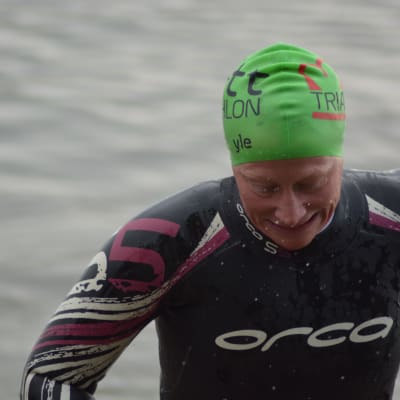 Anna Kultalahti har klarat av simsträckan i Sun City triathlon