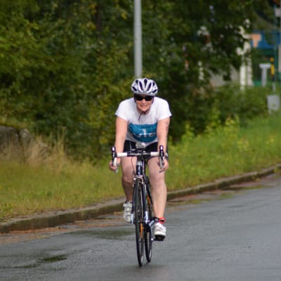 Anna Kultalahti under cykeletappen i Sun City Triathlon