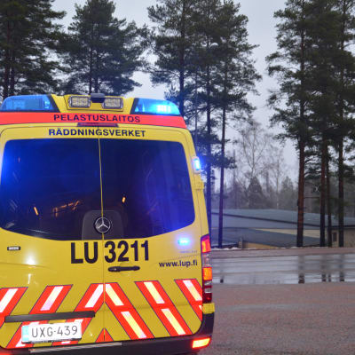 Ambulansen vid Ekenäs räddningsverk på en av sina första utryckningar.