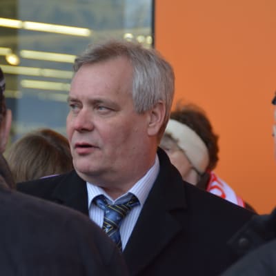 Antti Rinne bland medborgare i Hangö