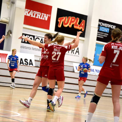 annamari jääskeläinen, linda cainberg, johanna hilli och lotta kulju. hifk-dicken 4.3.2015