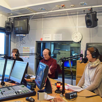 Nina Suomalainen, Thomas Wallgren, Veronika Honkasalo i valdebatt i april 2015