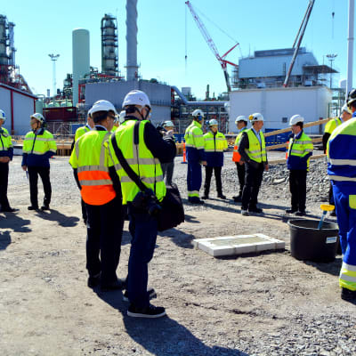 Grundstenen till AGA:s vätgasanläggning muras i Sköldvik.