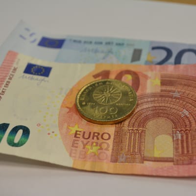 Grekisk drachme och euron.