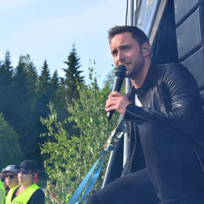 Måns Zelmerlöw på Norrvalla sommarfest i Vörå 2.7 2015