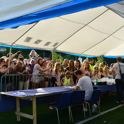 Måns Zelmerlöw på Norrvalla sommarfest i Vörå 2.7 2015