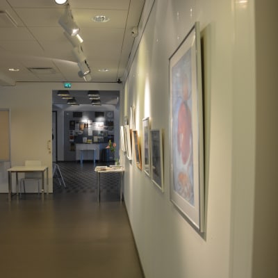 Tavelutställning i Galleri Perspektivet, Ekenäs, av Akvarellkonstföreningen i Finland