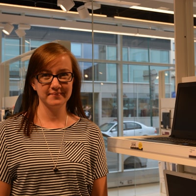 Marknadsföringskoordinator Nina Riska vid Jakobstadsnejdens Telefon Ab