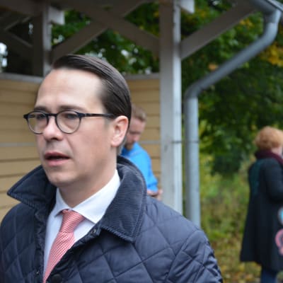 SFP-ordförande, försvarsminister Carl Haglund åkte med Y-tåget från Sjundeå