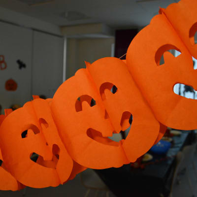 Halloweenfest på Braheskolans eftis i Åbo.
