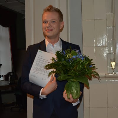 Pentti Kinosmaa stolt med sitt stipendie