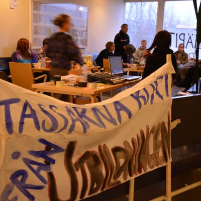 Studenter och personal vid Åbos utbildningar ockuperar byggnad i protest mot nedskärningar
