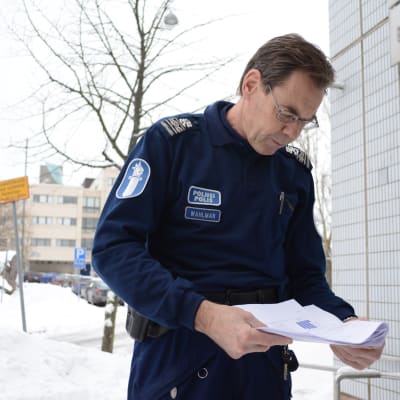 Överkommissarie Kaj Wahlman vid Helsingforspolisen, ansvarig för utlänningsärenden (avvisning av asylsökande)