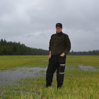 Ola Sandberg är jordbrukare i Bäckby i Pedersöre