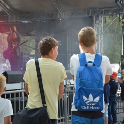 Publiken jublar under Nagu Rock 2016.
