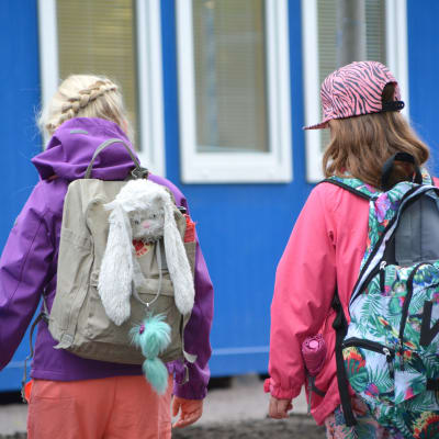 Elever på väg till Näse skola