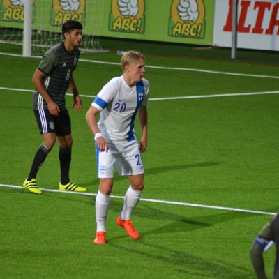 Fredrik Jensen spelar i anfallet för Finlands U21-landslag.