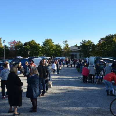 Reko-utdelning på Kaserntorget i Vasa.
